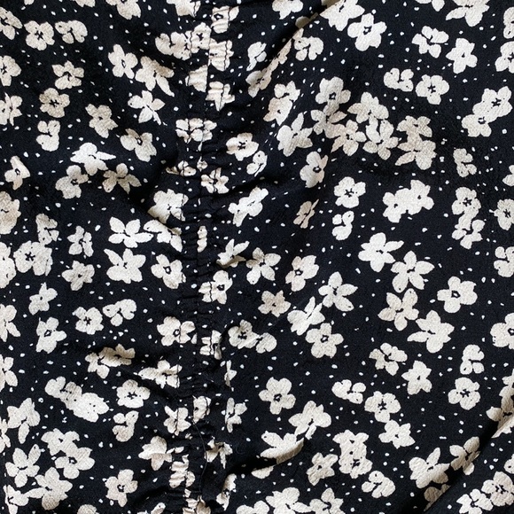 •H&M• Versatile Floral Ruched Tie Crop Top - Picture 5 of 8